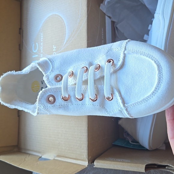 NIB, Vionic, White Canvas Sneakers with Rose Gold Accents, Sz. 8 - Picture 2 of 4